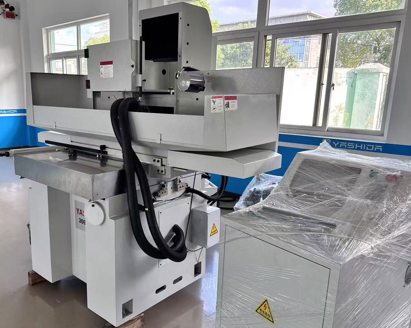 不同材質(zhì)工件的平面磨床使用差異：不銹鋼 / 鑄鐵操作要點